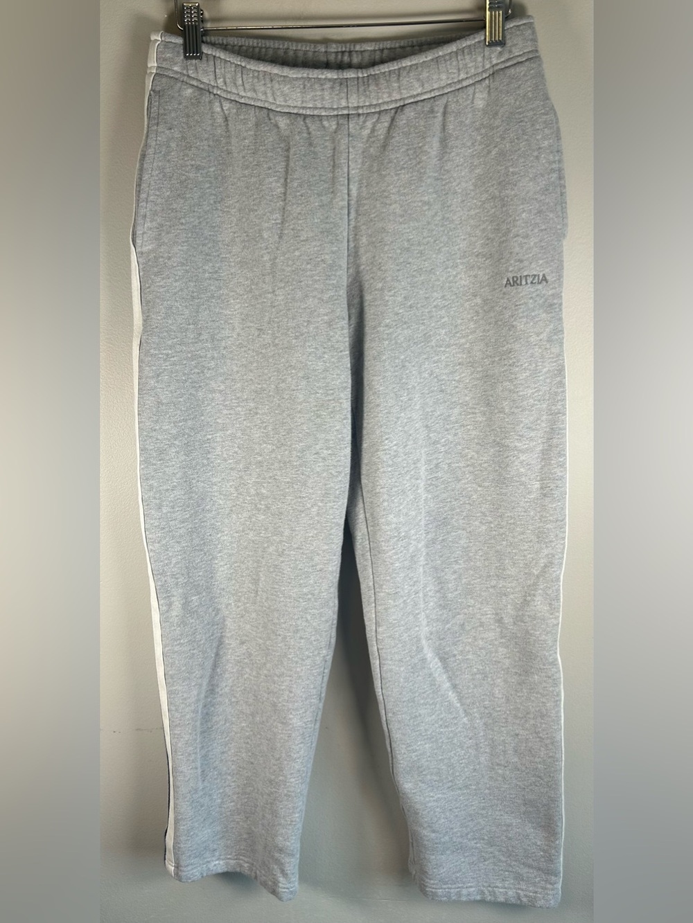Aritzia TNA Sweatfleece Mega Fit Women’s Pants Size S Gray Cozy Fleece Stripes